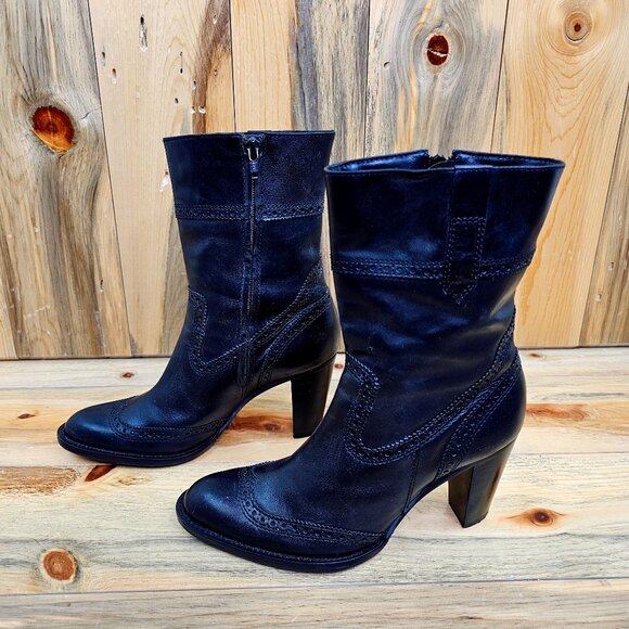 Preview International Heeled Black Leather Bootie - Picture 2 of 8